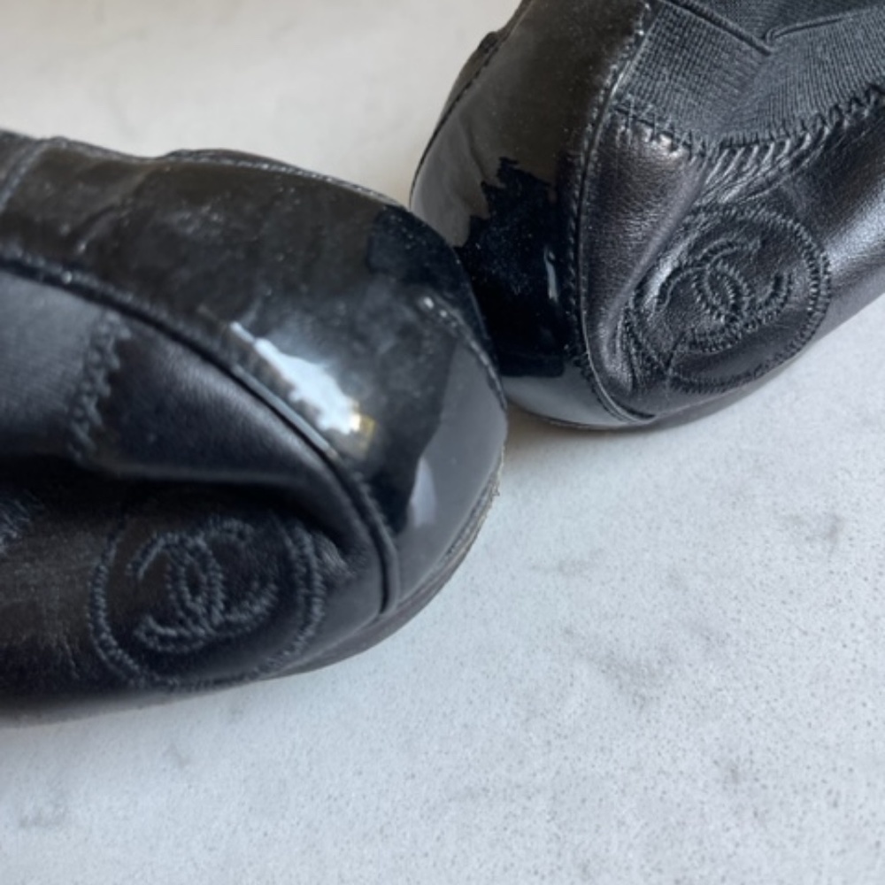 Chanel Black Lambskin and Patent Ballet Flat - Picture 6 of 6